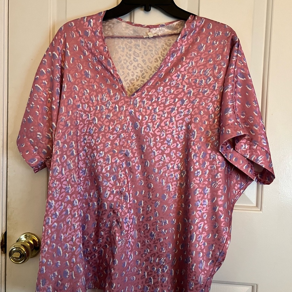 JODIFL Pink and White Leopard Print Blouse